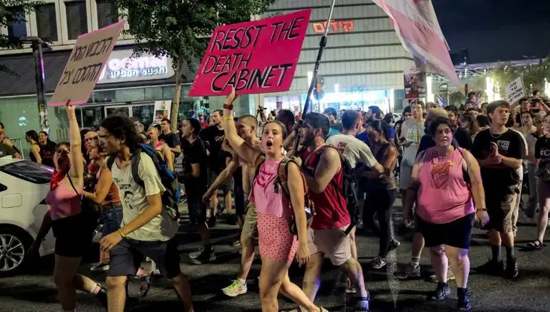 Tel Aviv’de On Binlerce Kişi, Netanyahu’ya Karşı Sokağa Çıktı: Protesto Günü