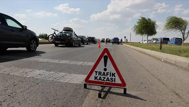 Adana'da Kamyon ve Otomobil Çarpıştı: Trajik Kaza Sonrası Bir Ölü, Bir Yara
