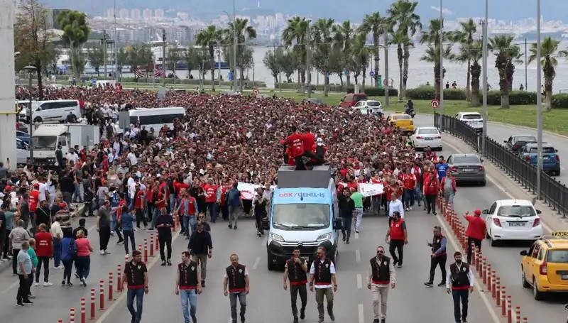 İzmir'deki Grevde 4. Gün: İşçiler Direnişte, Talepler Giderek Yükseliyor