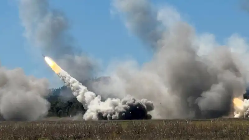 Avustralya'nın Büyük Askeri Tatbikatında HIMARS atışının Heyecan Verici Başarısı!