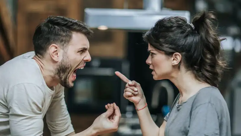 Flörtün Zirvesindeki 7 Kritik Hata: Psikologlar Uyardı!