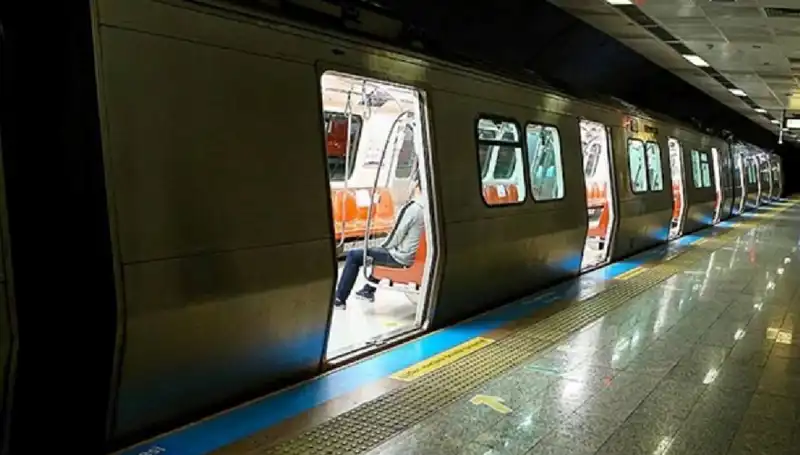 İstanbul'da Metro Durakları Kapatılıyor: Yolcuları Bekleyen Zor Günler