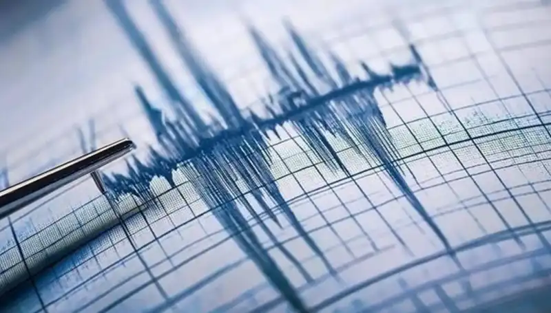 Antalya'da 3.9 Büyüklüğünde Deprem: Endişe Yaratan Gelişmeler