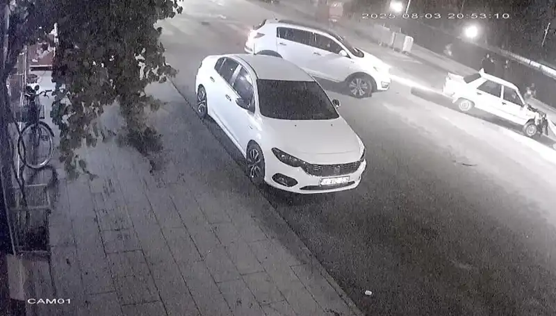 Yayalara Yol Vermek İsterken Arkadan Çarpan Araç Kazası