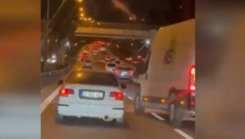 Tuzla’da Makas Terörü: Çarpıp Kaçan Sürücü Adaletin Kollarında