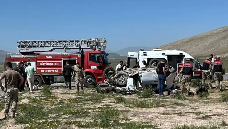 Van'da Feci Kaza: 4 Can Gitti, 2 Kişi Yaralandı!