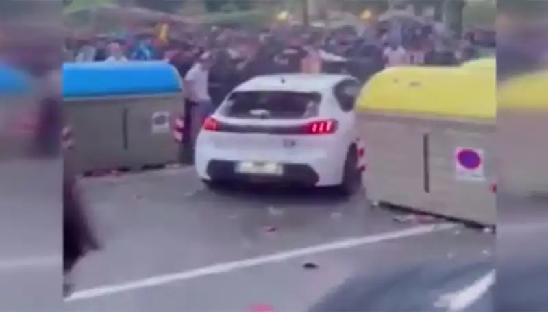 Taraftarların Arasına Aracıyla Daldı: 13 Kişi Yaralandı