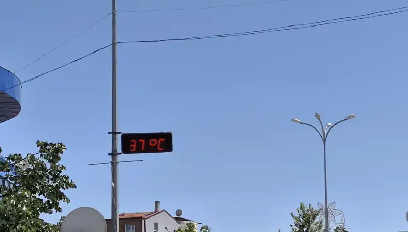 Yazın Kavurucu Sıcaklık Rekoru: Termometre 38 Dereceyi Aştı!