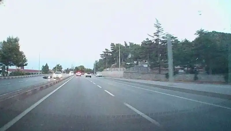 Motosiklet ile Otomobil Çarpıştı: Kaza Sonrası Panik ve Yaralının Durumu