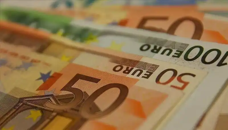 Euro’nun Zirveden Düşüşü: Ekonomik Etkileri ve Gelecek Beklentileri
