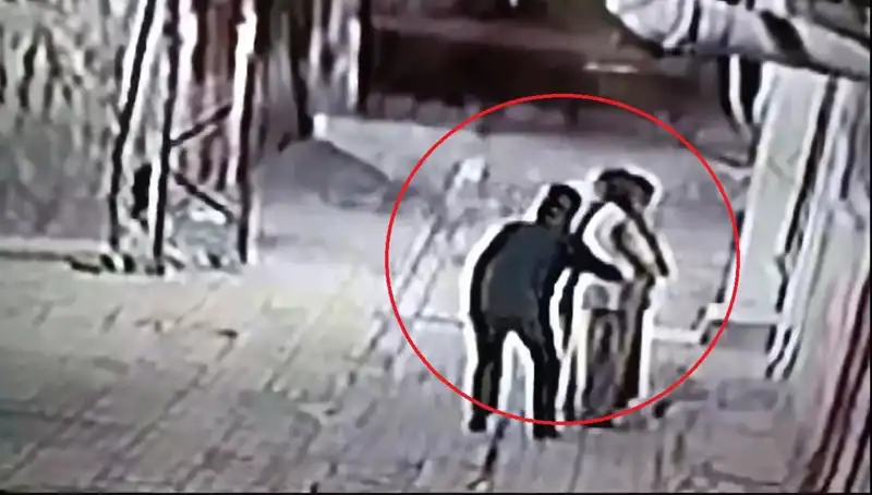 : Kapkaççılara Şok Baskın! Polisler Pazarcı ve Simitçi Kılığına Girerek Operasyon Düzenledi