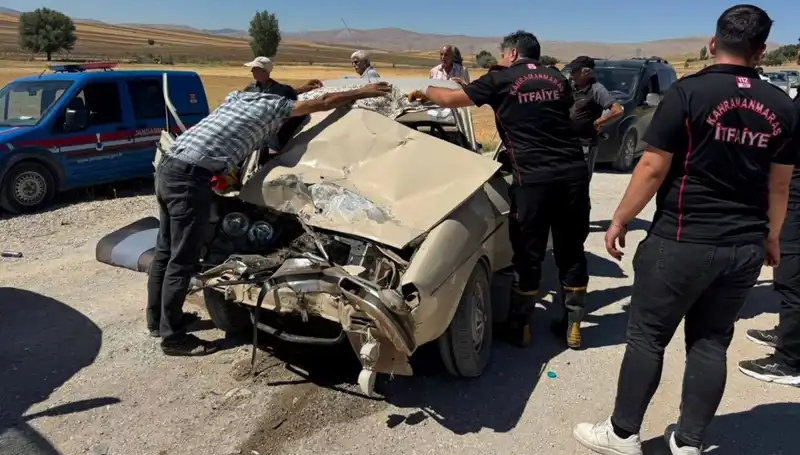 Kahramanmaraş’ta Kamyonet ve Otomobil Çarpıştı: Kaza Anı Korkuttu