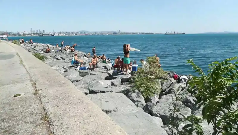 İstanbullular, Bahar Sıcaklığı İle Sahillere Akın Etti!