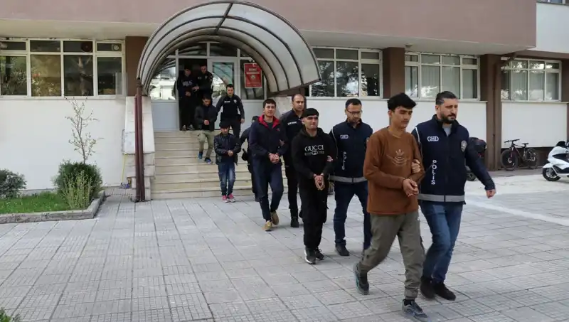 İki İlde Düzensiz Göçmen Operasyonu: 21 Kişi Yakalandı!