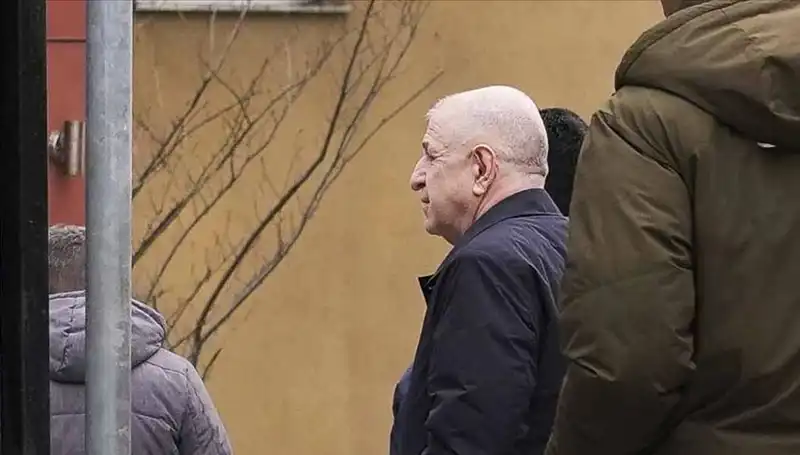 Ümit Özdağ'ın Duruşma Günü: Siyasi Rekabette Neler Oluyor?