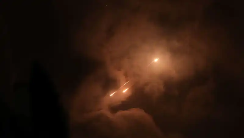İran’ın Gizemli Gece Saldırıları: Füzelerin Ateşlenme Saatleri Tesadüf Mü?