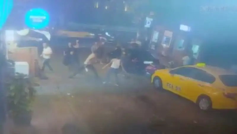 Beyoğlu'nda Laf Atma Kavgası: Duygularda Yangın, Sokaklarda Kan!