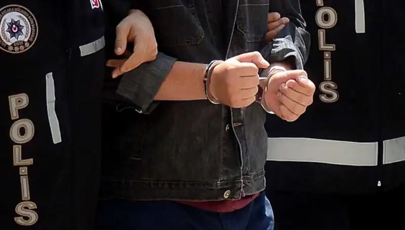 Kayseri'de Yasa Dışı Silah Ticareti Operasyonu: İki Zanlı Ele Geçirildi!