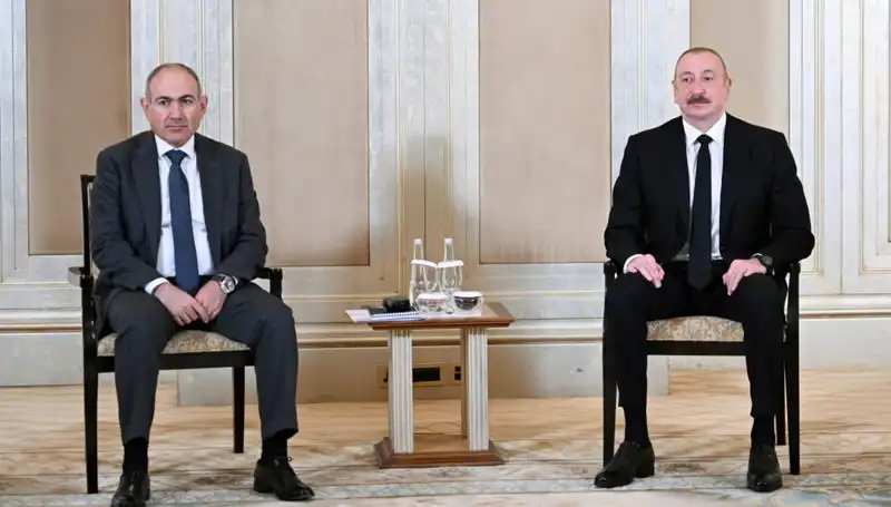 Aliyev ve Paşinyan, Barış İçin Tarihi Adım Attı: Abu Dabi Zelzelesi