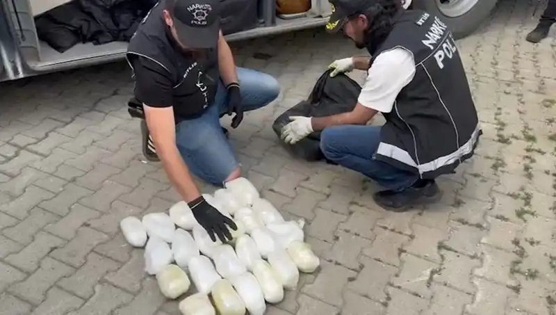 Yolcunun Valizinde 13 Kilo Metamfetamin Bulundu: Polisi Hareket Geçirdi