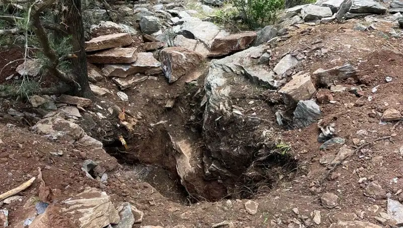 Eski Vali ve Emekli Albay Define Ararken Yakalandı, Gözler Olayın Üzerinde