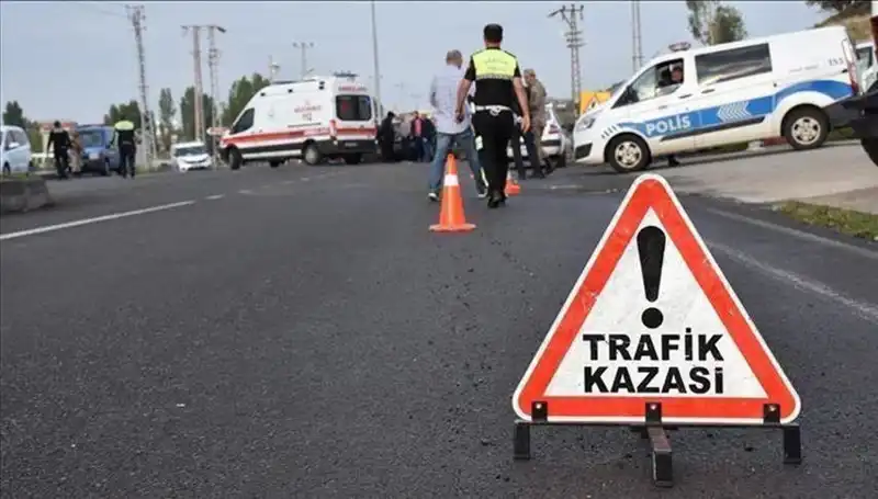 Tekirdağ'da Otomobil Kazası: Kontrolden Çıkan Araç Bariyerlere Çarptı, Bir Kişi Hayatını Kaybetti