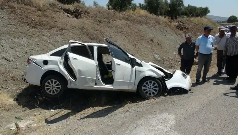 Kilis'te Trafik Kazası: Otomobillerin Çarpışması Sonucu Yaralılar Var