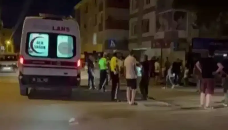 Alkollü Sürücü, Tartıştığı Yayaları Kamyonetle Ezerek Kaçtı: Olayın Detayları
