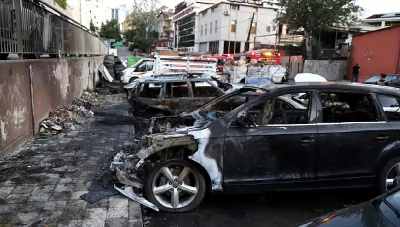 Sanayide Tamir Bekleyen Araçlar Korkunç Yangında Alev Alev Yandı!