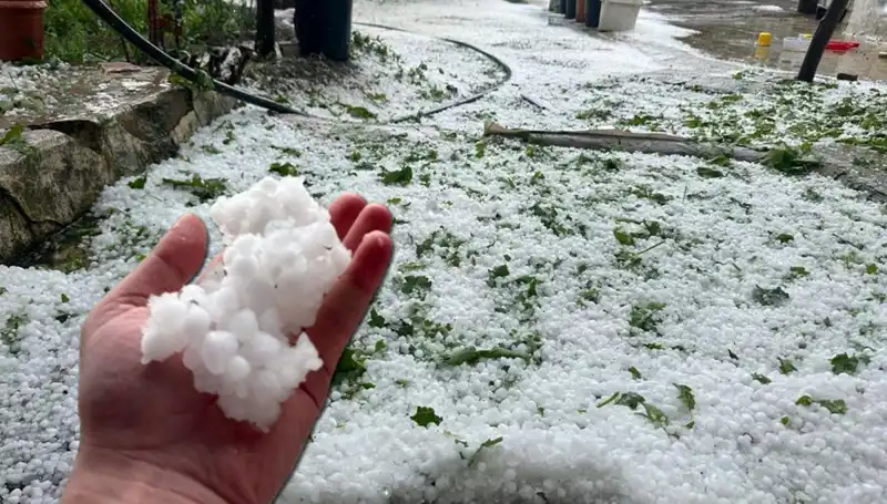 Haziran Ayında Beklenmedik Dolu Olayı Şehirleri Beyaza Bürüdü