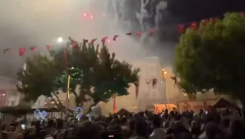 Havai Fişek Gösterisi Sonrası İnanılmaz Olay: Hastanelik Olanlar!