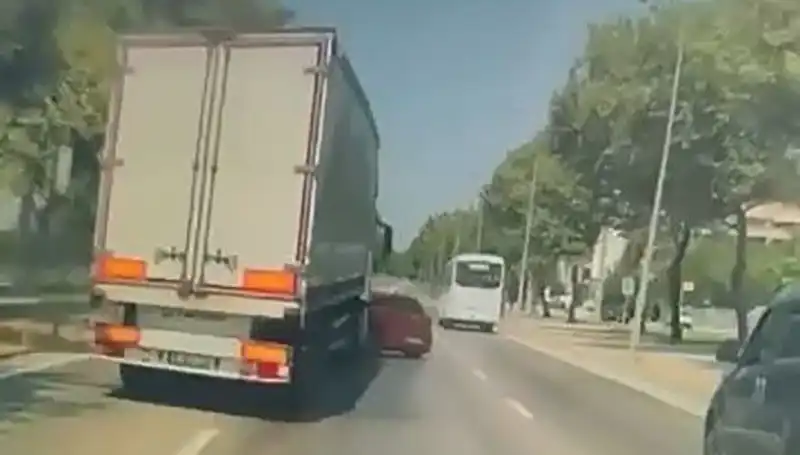 Bursa'da Kör Nokta Kazası: Neyseki Yaralılara Hızla Müdahale Edildi