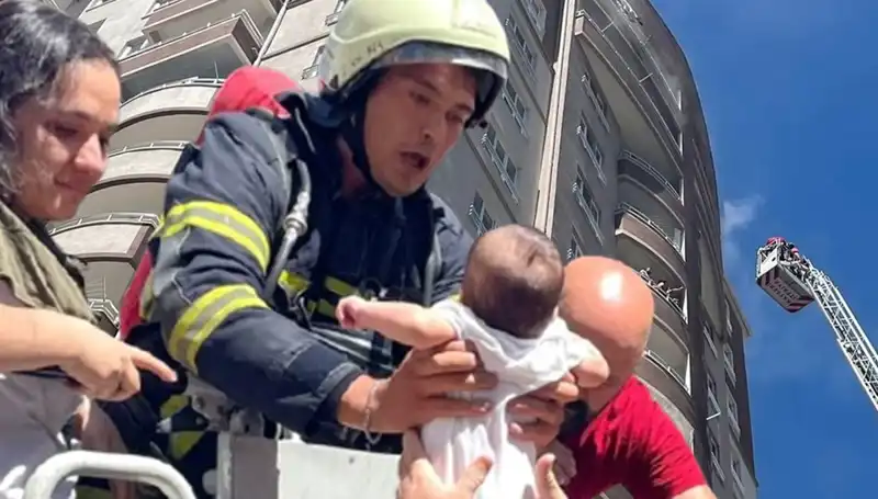 Kayseri'de 14 Katlı Binada Meydana Gelen Yangın Paniğe Neden Oldu