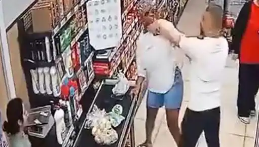 Market Kasa Sırasında Olay: Kadına Saldıran Baba Deprem Yaratıyor
