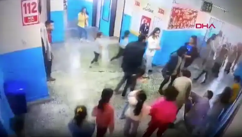 Okulda Bayılan Öğrenciyi Müdür Yardımcısı Kurtardı: O Anlar İnanılmazdı