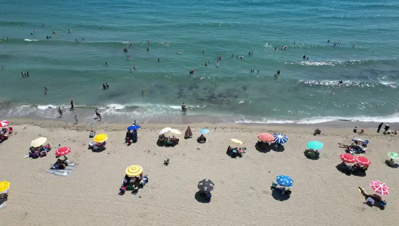 Tekirdağ'da Sıcak Havalar Plajları Doldurdu: Yerli ve Yabancı Turistler Coştu!