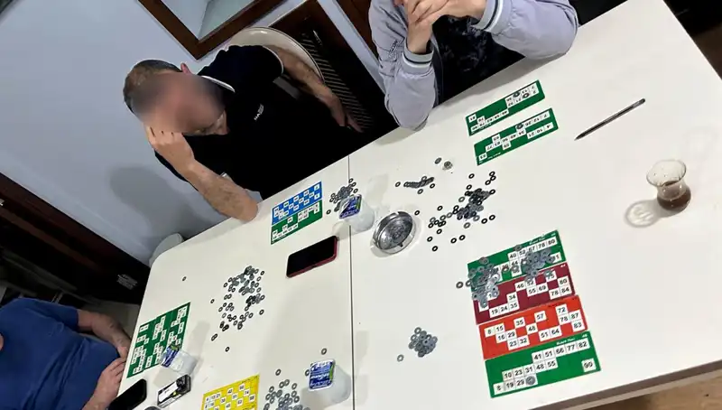 TikTok Canlı Yayınında Şok Gelişme: 22 Kişi Polis Baskınıyla Suçüstü Yakalandı!