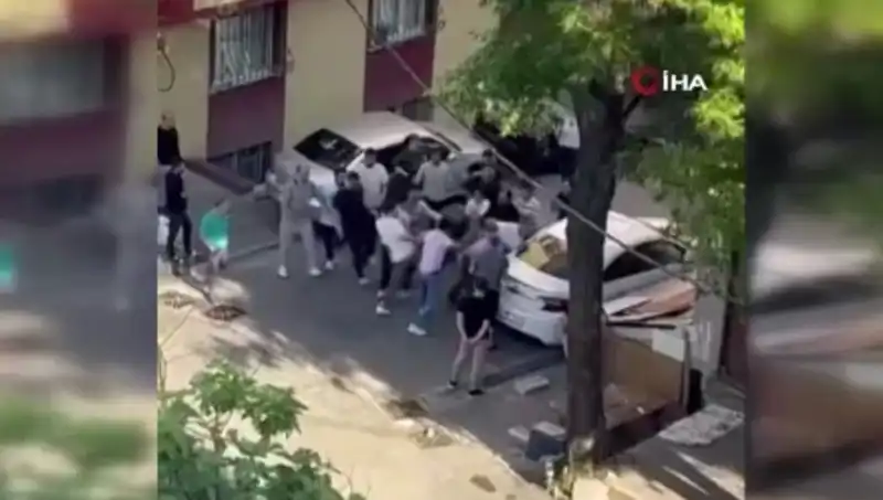 Kapıları Zorlayan Madde Bağımlısına Meydan Dayakları: Olayın Ardındaki Gerçekler