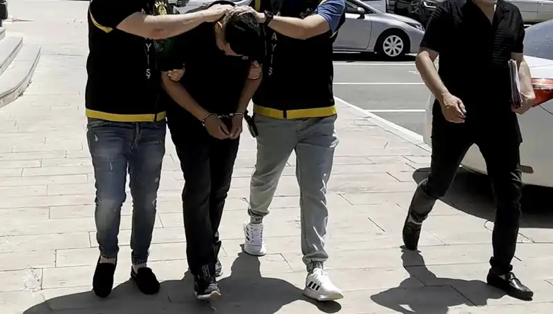 Mezarlıkta Hırsızlık Yapan Şahsı Güvenlik Kameraları Yakaladı