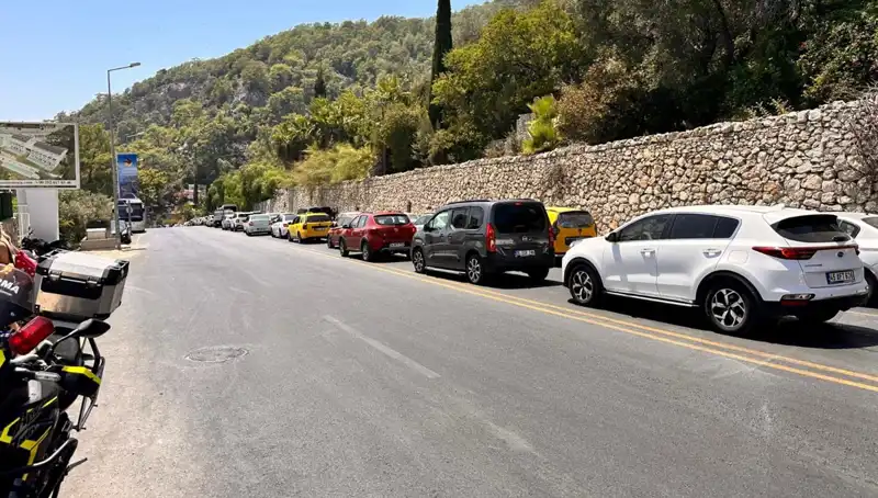 Fethiye-Ölüdeniz Yolunda Tarihi Tatil Kuyrukları Oluştu: 3 Km Bekleme Süresi
