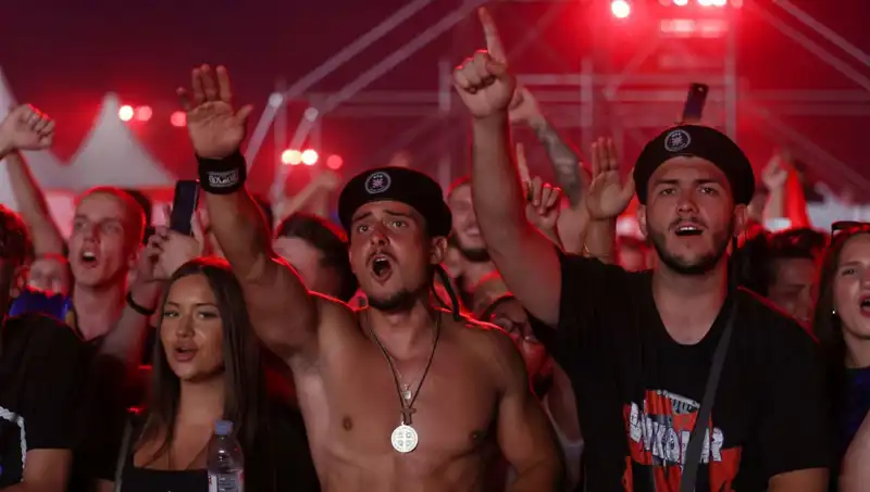 Thompson’un Konserinde Yaşanan Nazi Selamı Skandalı Tartışma Yarattı